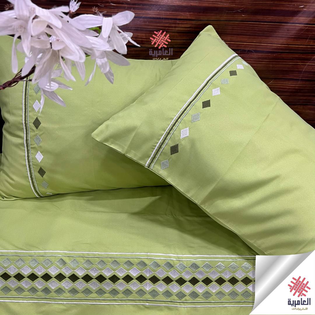 طقم ملاية مطرز بتصميم مثلثات – 4 قطع 5119