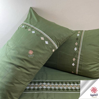 طقم ملاية مطرز بتصميم مثلثات – 4 قطع 5119